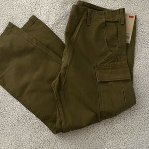 NWT Levi’s Men's Olive Cargo Pants